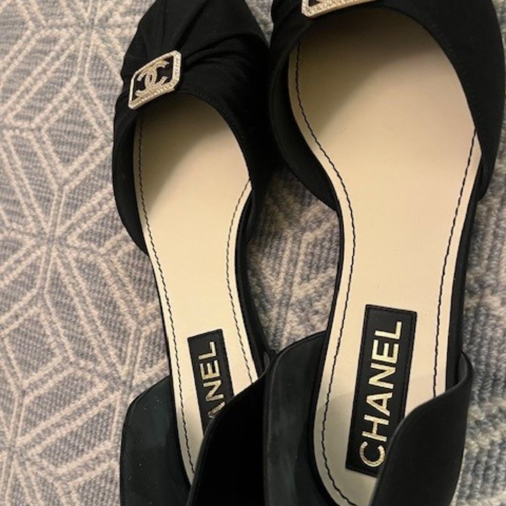 CHANEL Black Ballet Flats